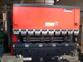 PRESSA PIEGATRICE AMADA 2000 X 80 TON