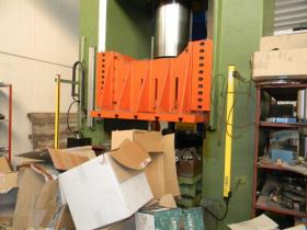PRESSA IDRAULICA 300 TON