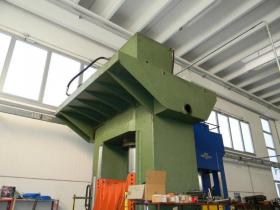 PRESSA IDRAULICA 300 TON
