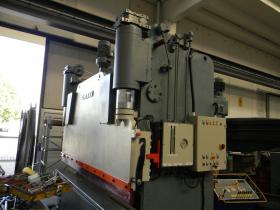 pressa piegatrice 3000 X 200 TON