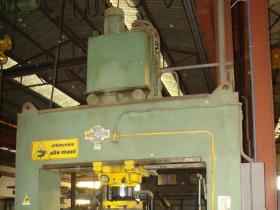 Pressa a pistone mobile 150 ton