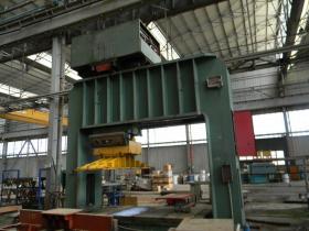 Pressa a portale NAVA idraulica, a pistone mobile, potenza 450 ton