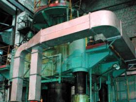 pressa Van Hullen 2.000 Ton.
