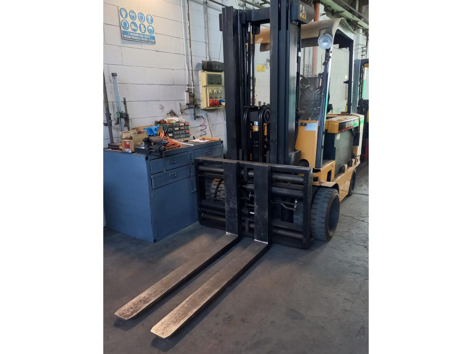CARRELLO CATERPILLAR 50 Q.LI ELETTRICO TRIPLEX