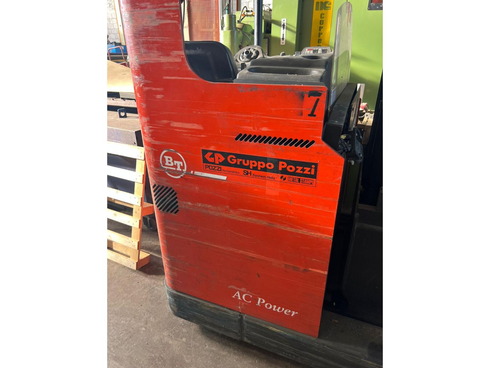 CARRELLO ELEVATORE POZZI ELETTRICO