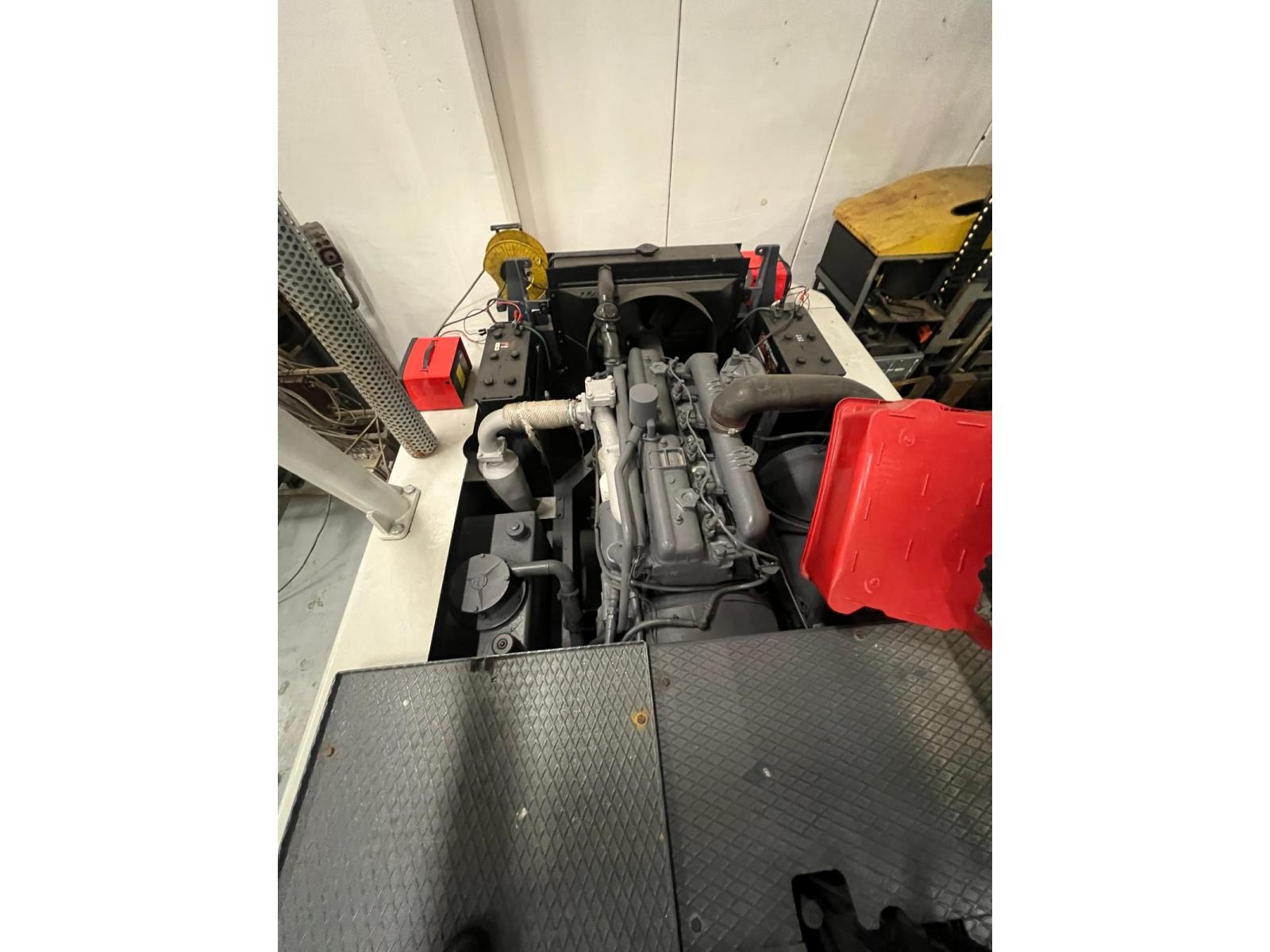 Carrello elevatore OM  13 TON