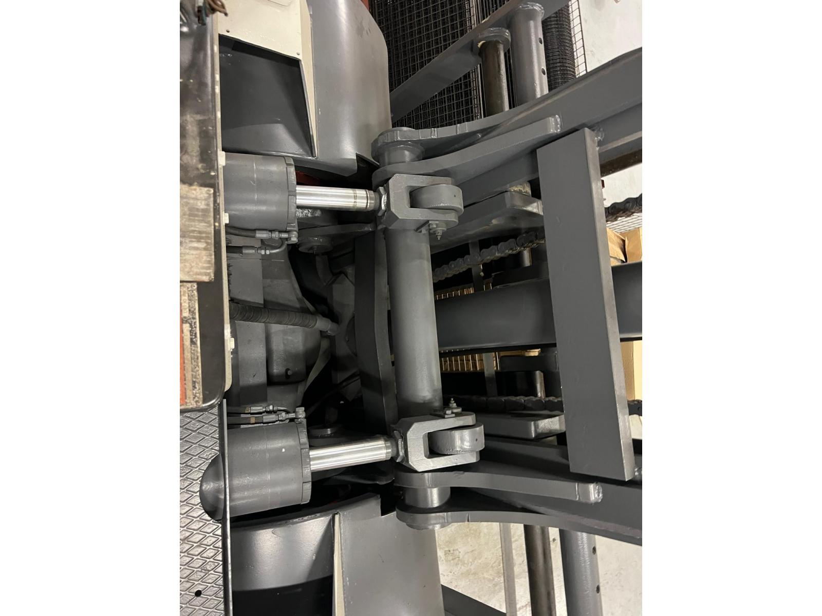 Carrello elevatore OM  13 TON