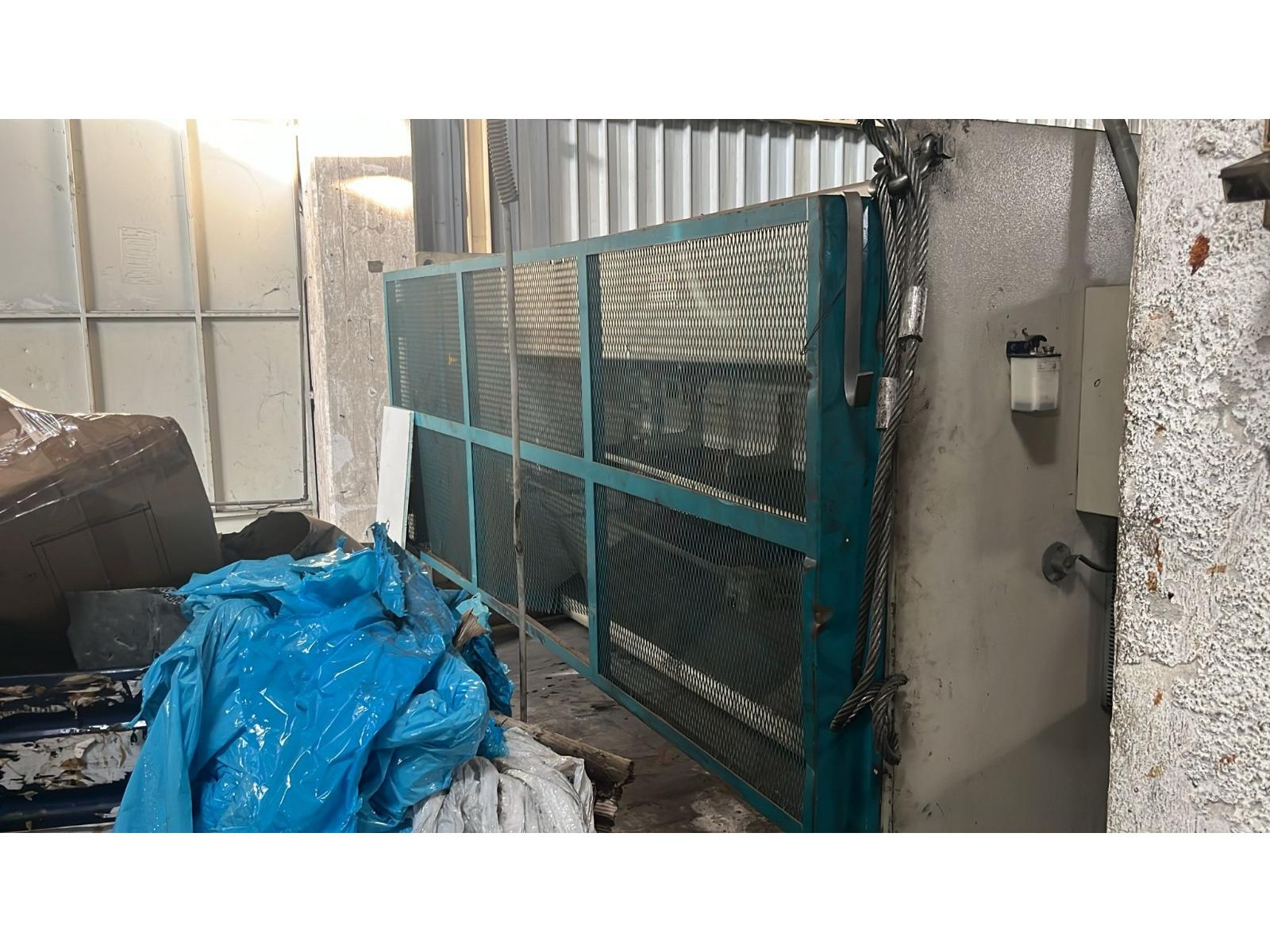 CESOIA idraulica / a ghigliottina del marchio BL. (Modello BL 3050 x 5/7).