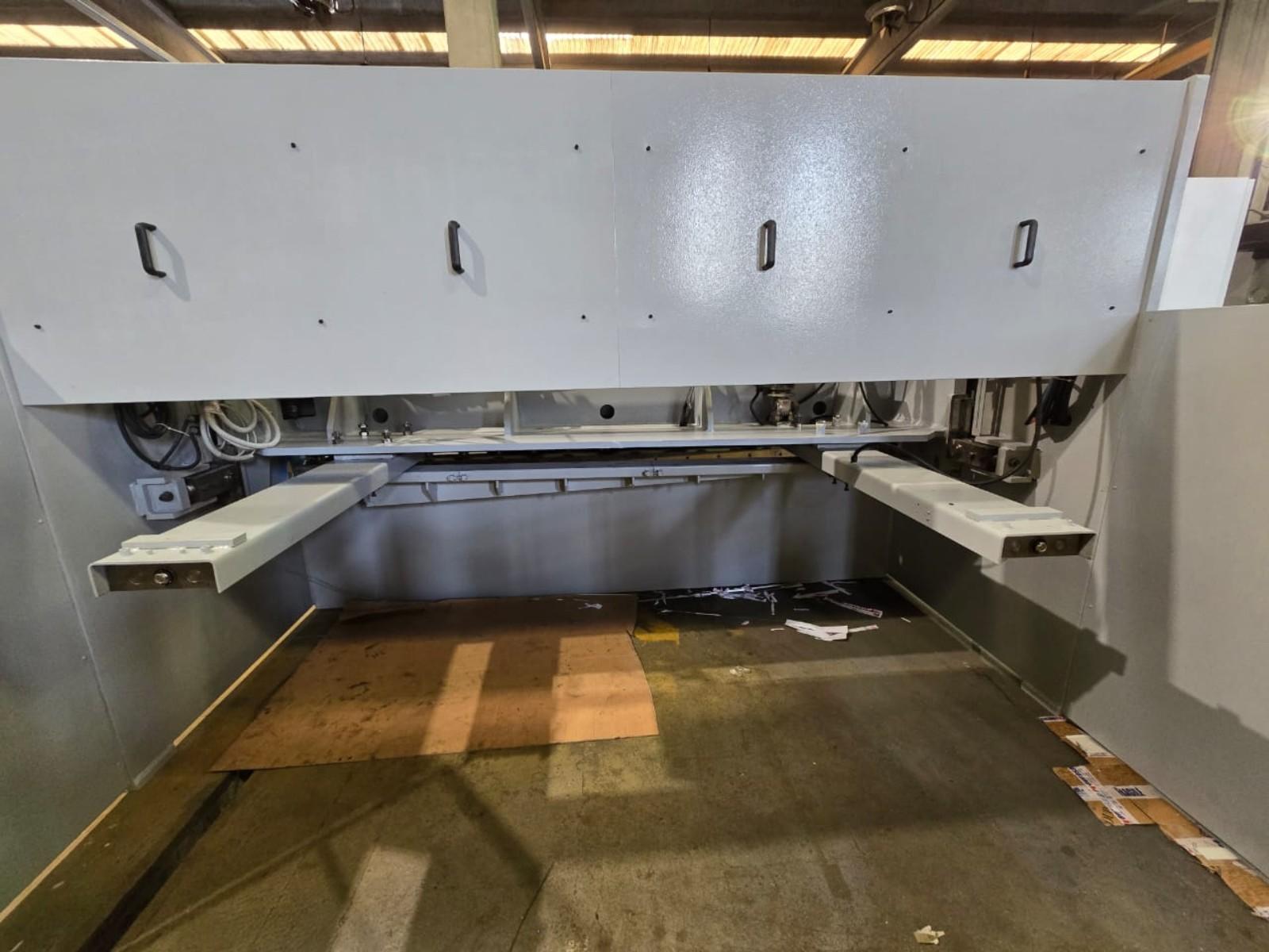 Cesoia oleodinamica ad angolo variabile omag mod. GHB 3010/13