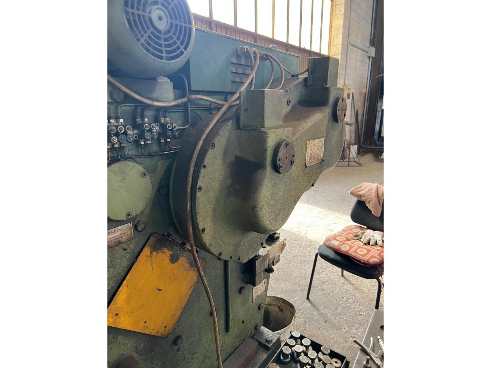 CESOIA PUNZONATRICE UNIVERSALCESOIA PUNZONATRICE UNIVERSALE OMERA 0M 13 45SCE