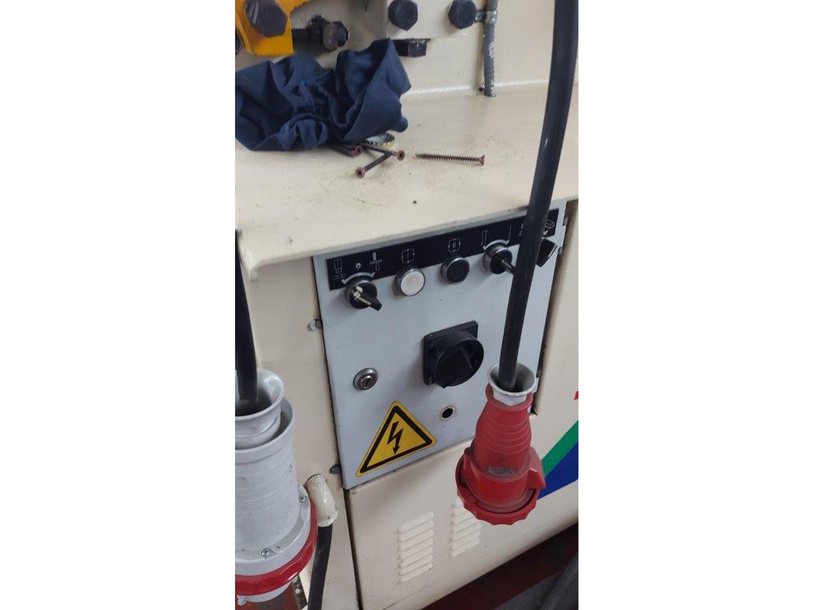 PUNZONATRICE UNIVERSALE - AKIFIX®NAMF12001 | Pagani Spa | La Forza Dell