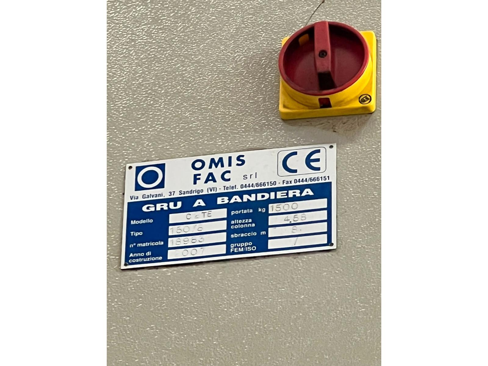 Gru a bandiera omis 1500 kg con rotazione motorizzata