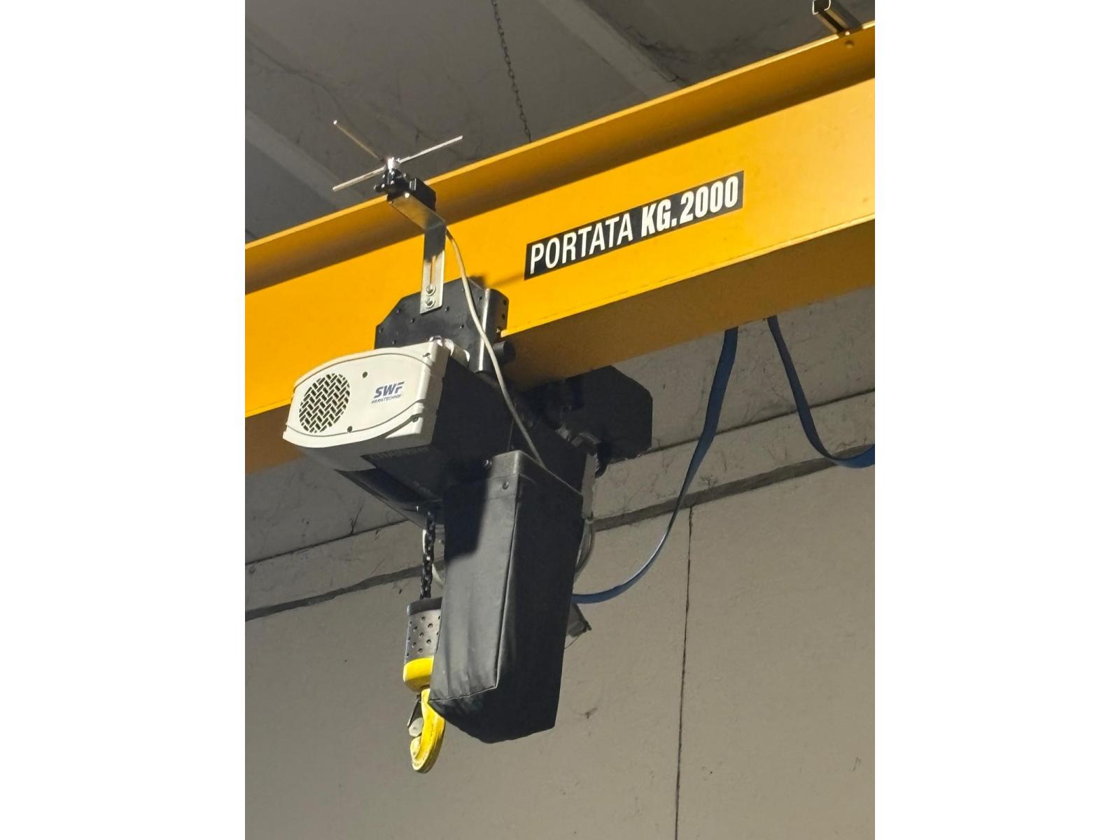 GRU A BANDIERA Portata 2000 Kg