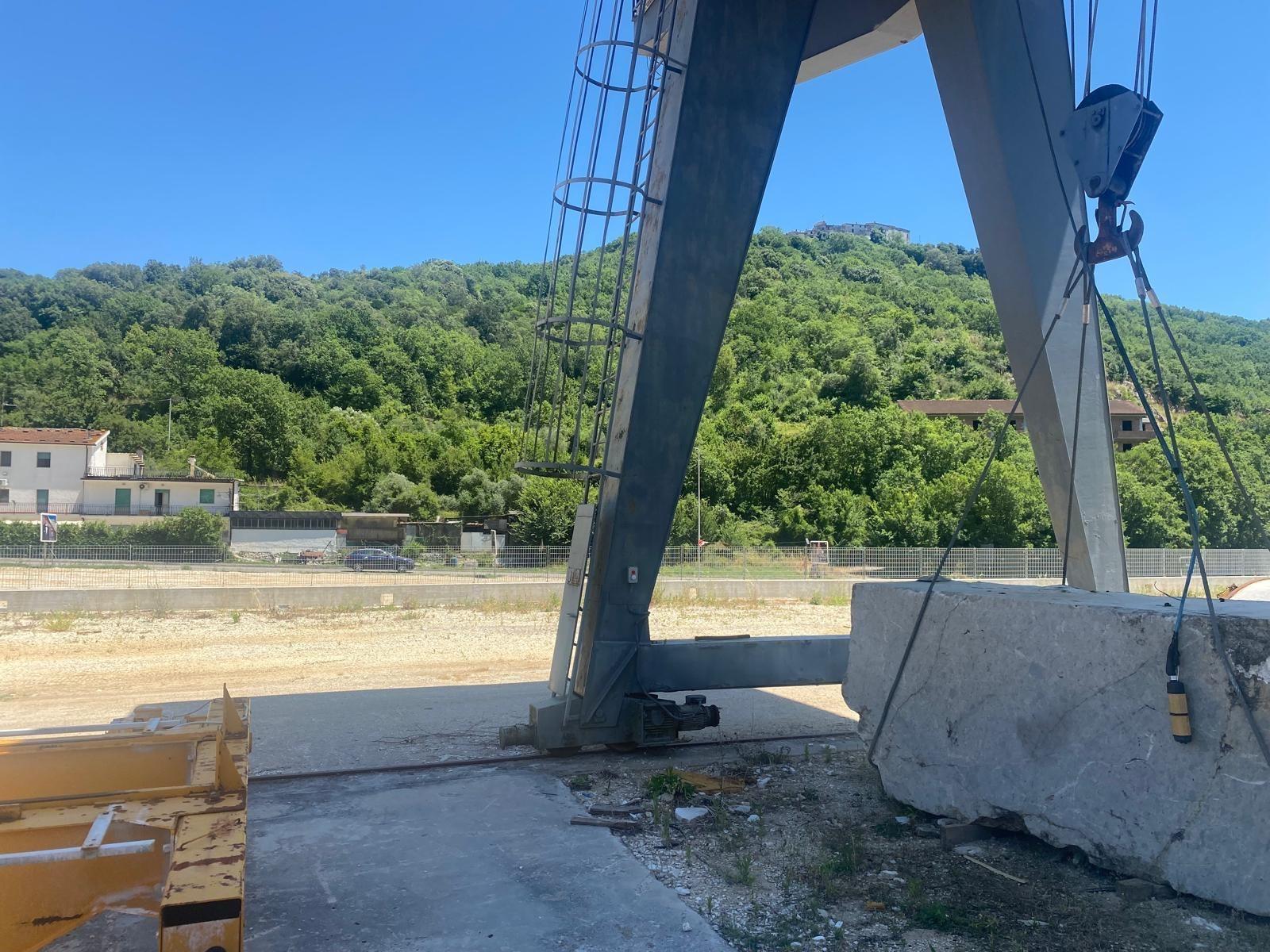 GRU A CAVALLETTO OMT PORTATA KG 25000