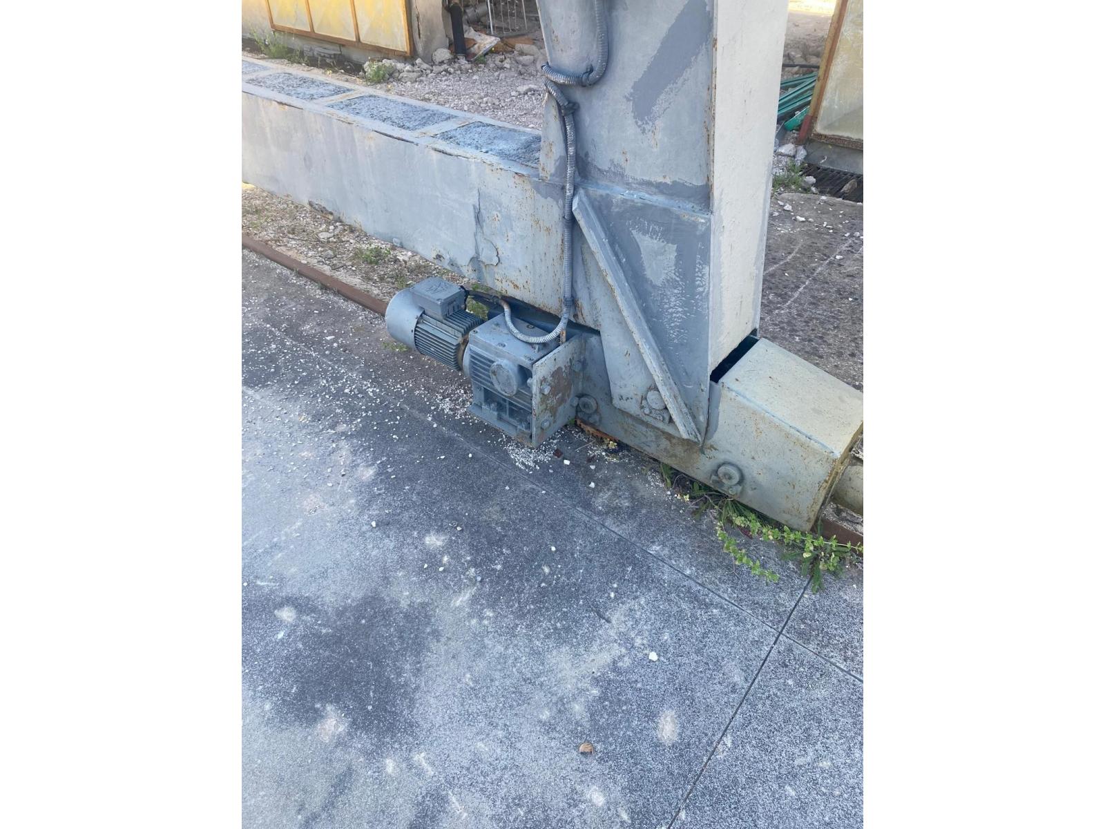GRU A CAVALLETTO OMT PORTATA KG 25000