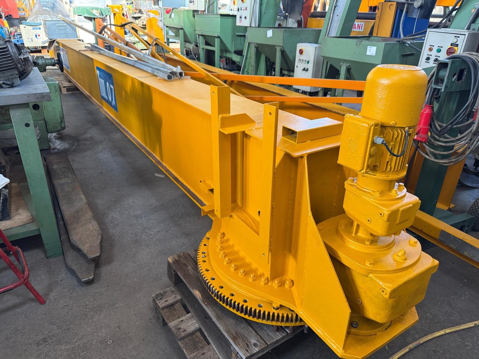 GRU A COLONNA PUPPINATO 700 kg