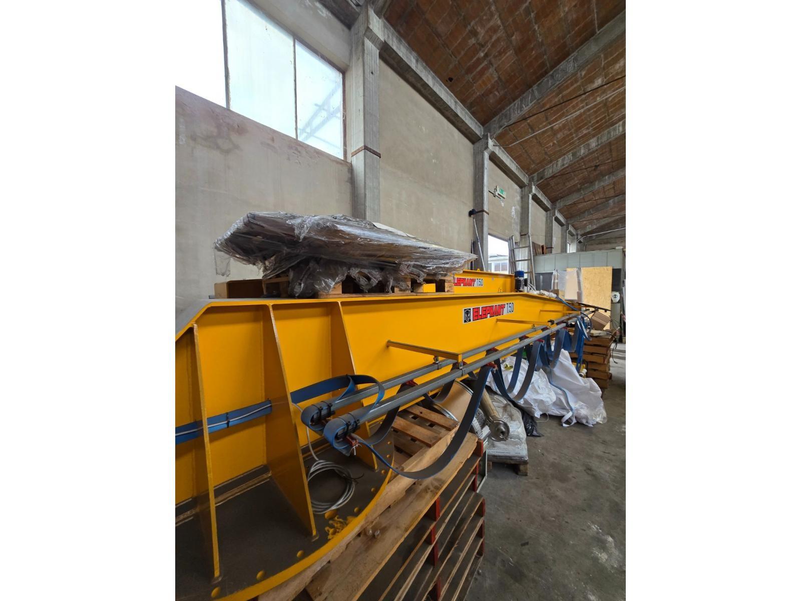 GRU ELEPHANT Portata: 5.000 kg Sbraccio: 6 metri