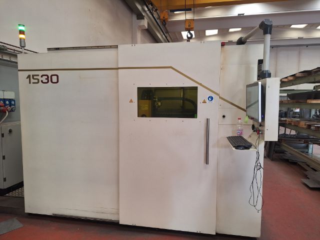 LASER FIBRA 6 KW DIMENSIONI BANCO 1500X3000  marca OPERA