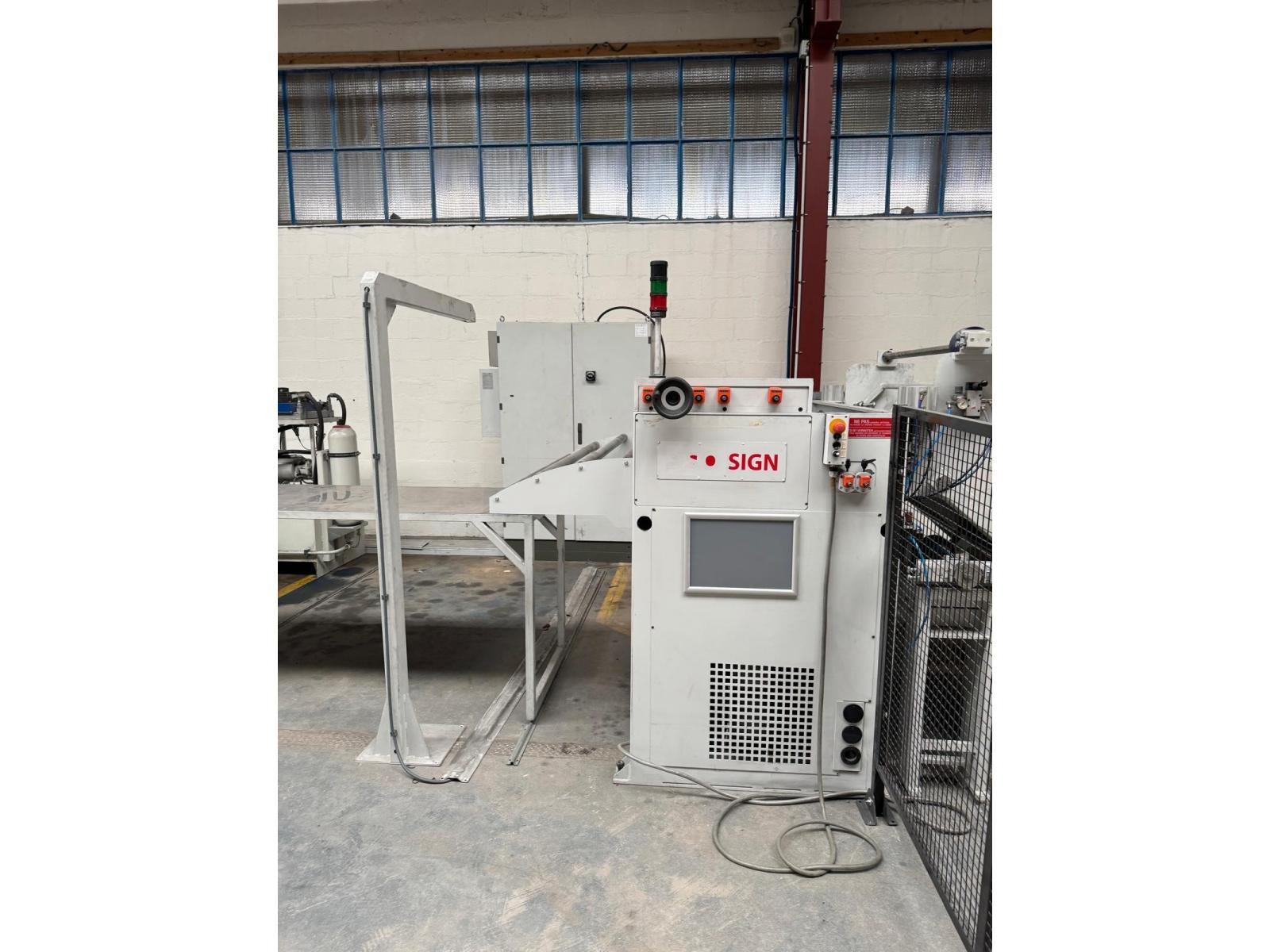 LINEA DI PUNZONATURA DALCOS PER CARTELLI STRADALI