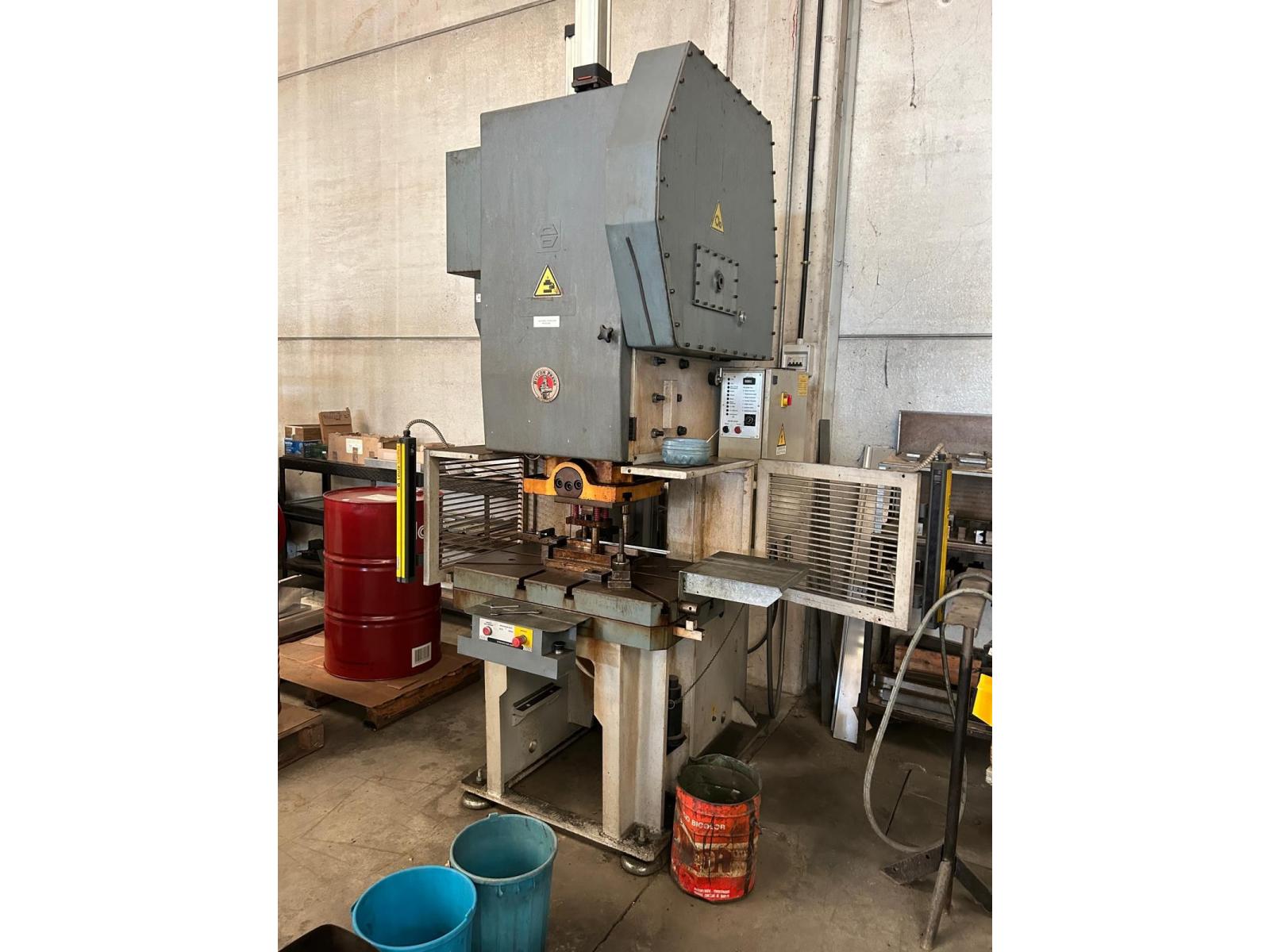 LIQUIDAZIONE OFFICINA MECCANICA