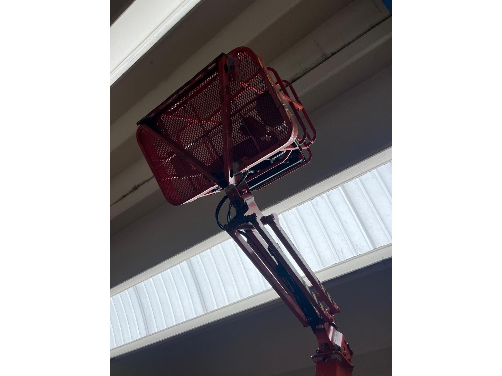 PIATTAFORMA JLG LIFT