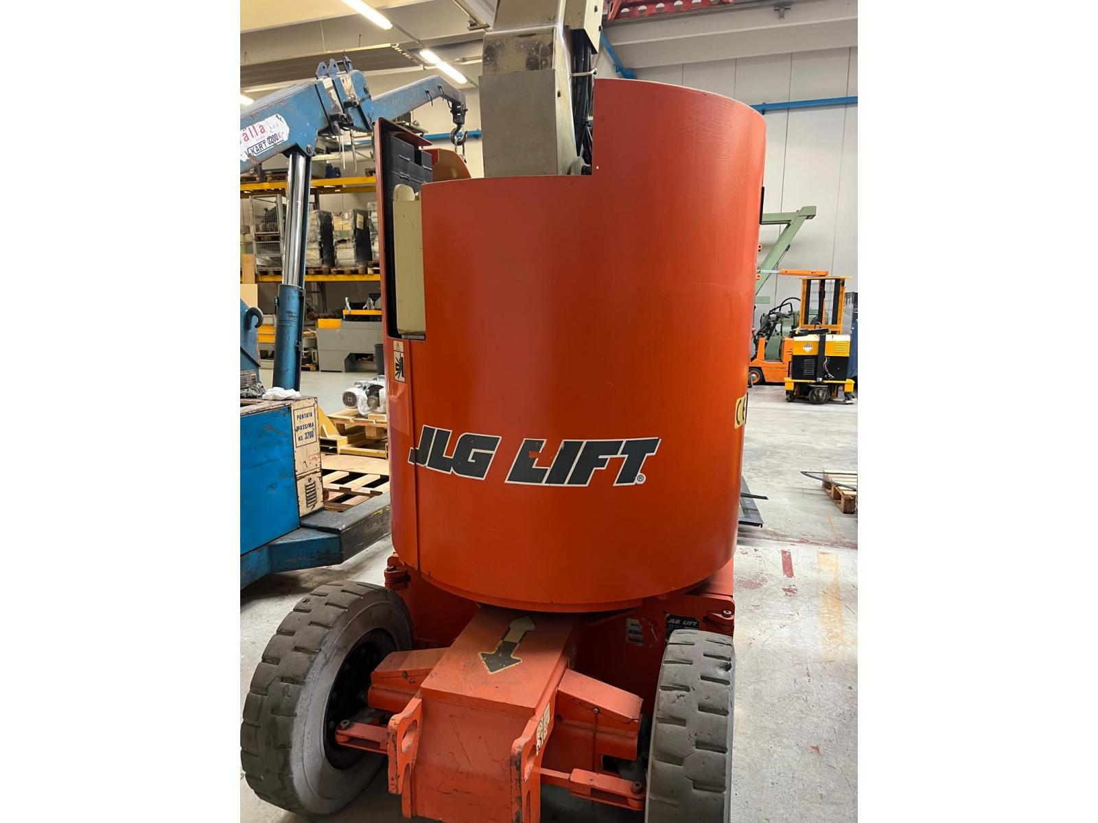 PIATTAFORMA JLG LIFT