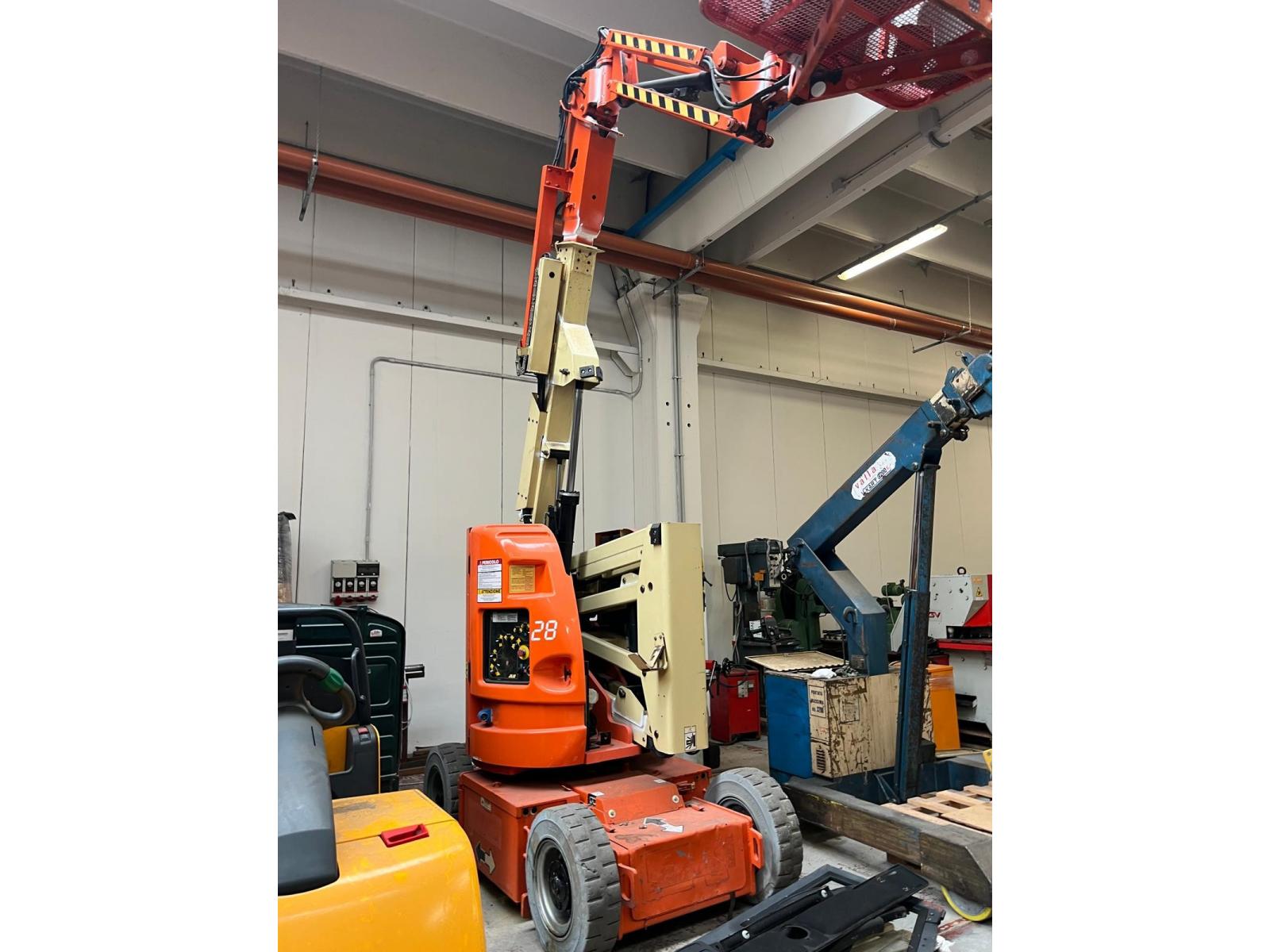 PIATTAFORMA JLG LIFT