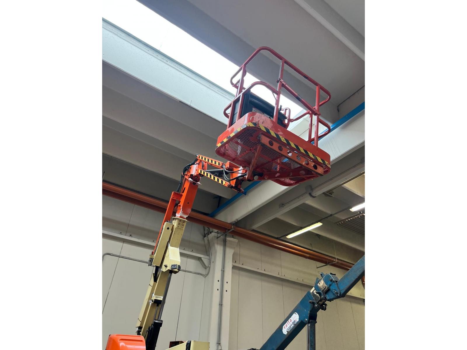 PIATTAFORMA JLG LIFT