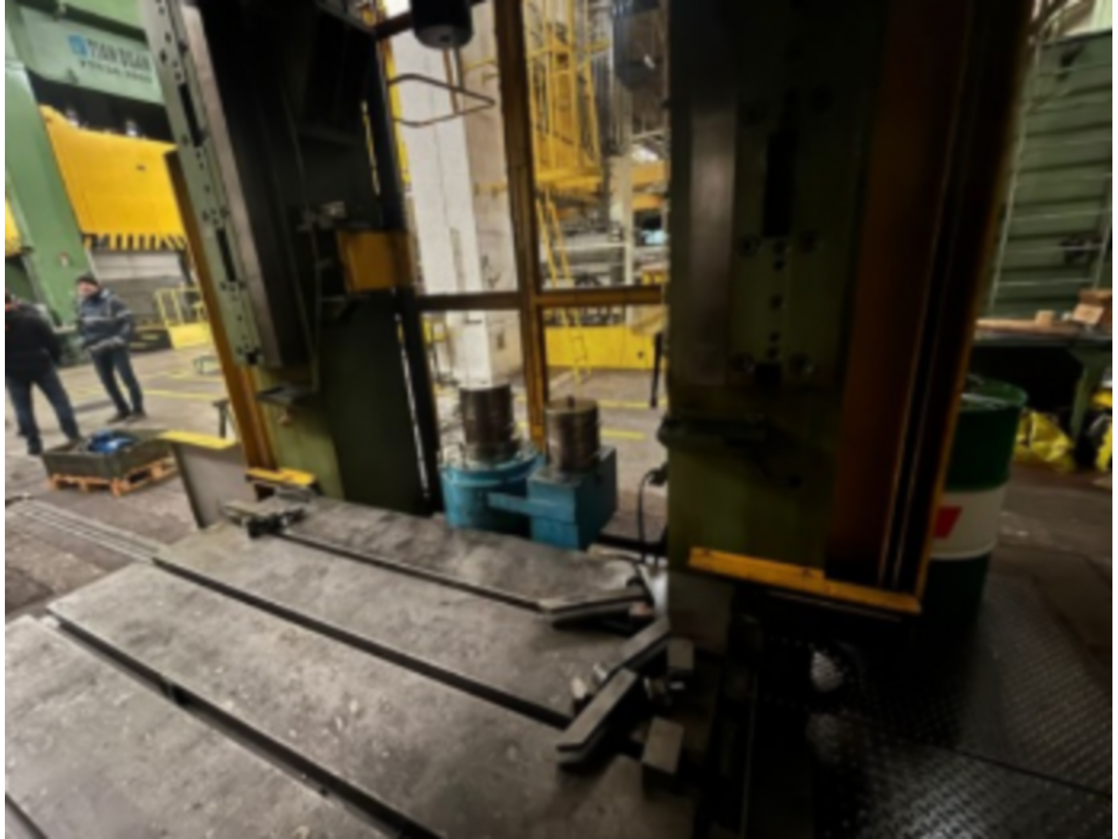 PRESSA IDRAULICA 1000 TON - DEES HD-1000