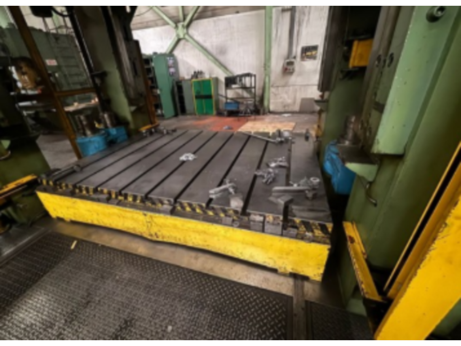 PRESSA IDRAULICA 1000 TON - DEES HD-1000