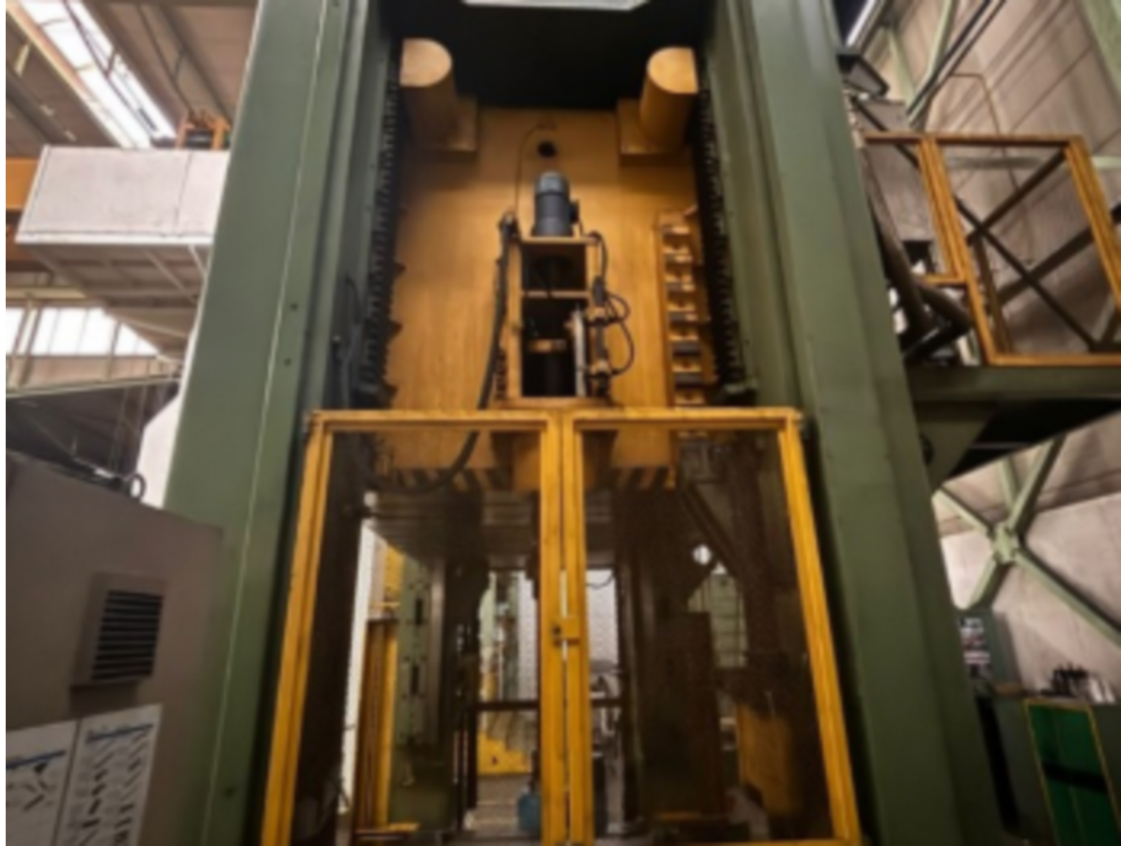 PRESSA IDRAULICA 1000 TON - DEES HD-1000