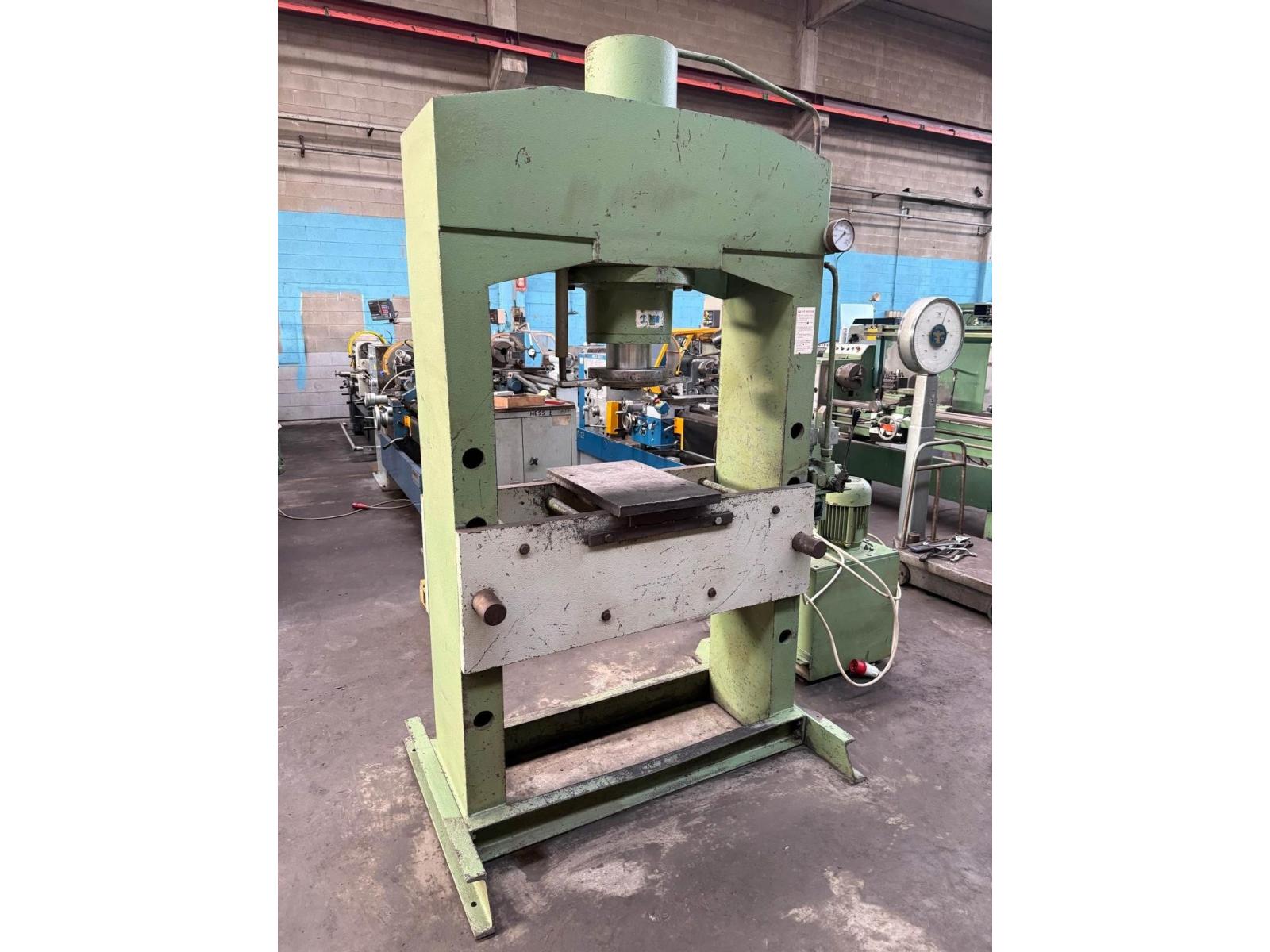 PRESSA IDRAULICA 150 TON