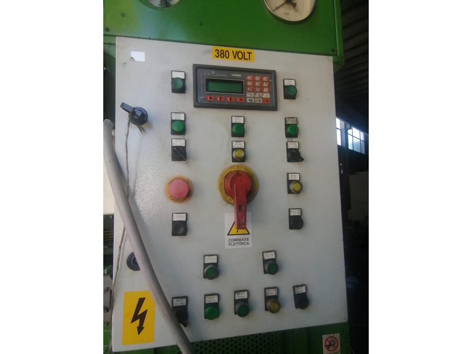 PRESSA IDRAULICA NAVA A 2 SPALLE DA 200 TON