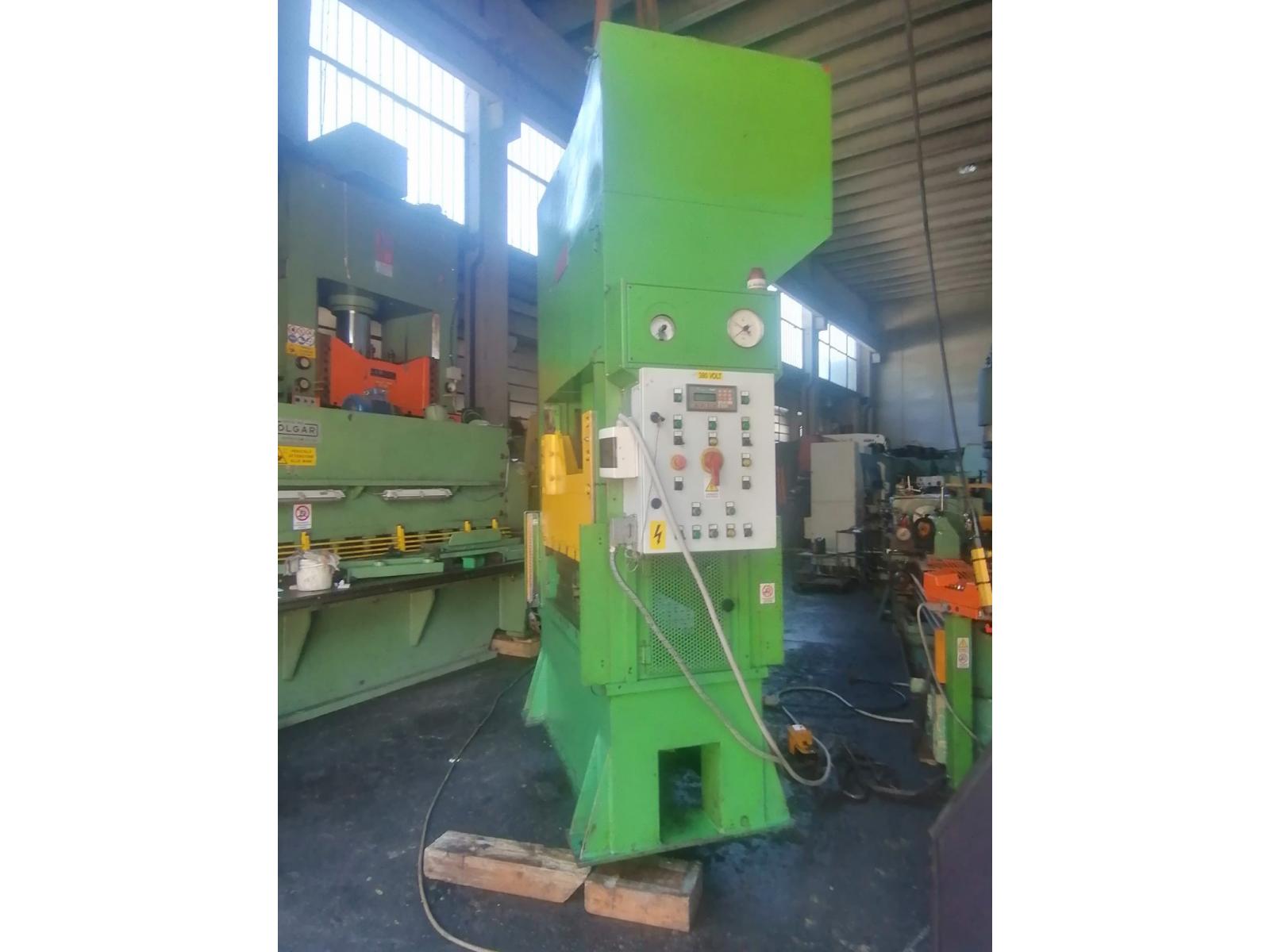 PRESSA IDRAULICA NAVA A 2 SPALLE DA 200 TON