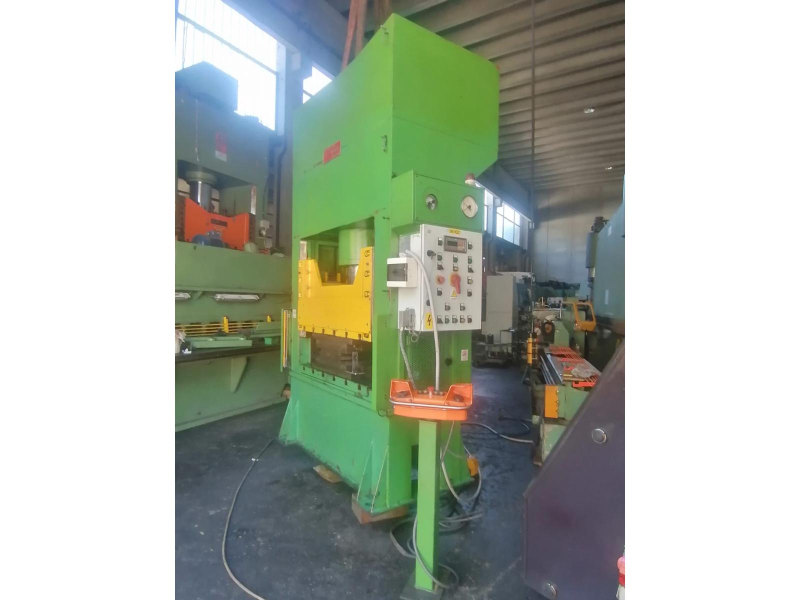 PRESSA IDRAULICA NAVA A 2 SPALLE DA 200 TON