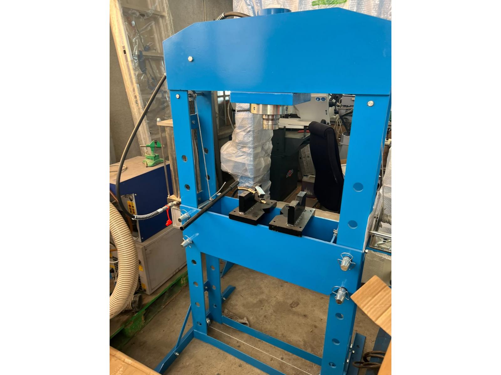 PRESSA NUOVA 50 TON