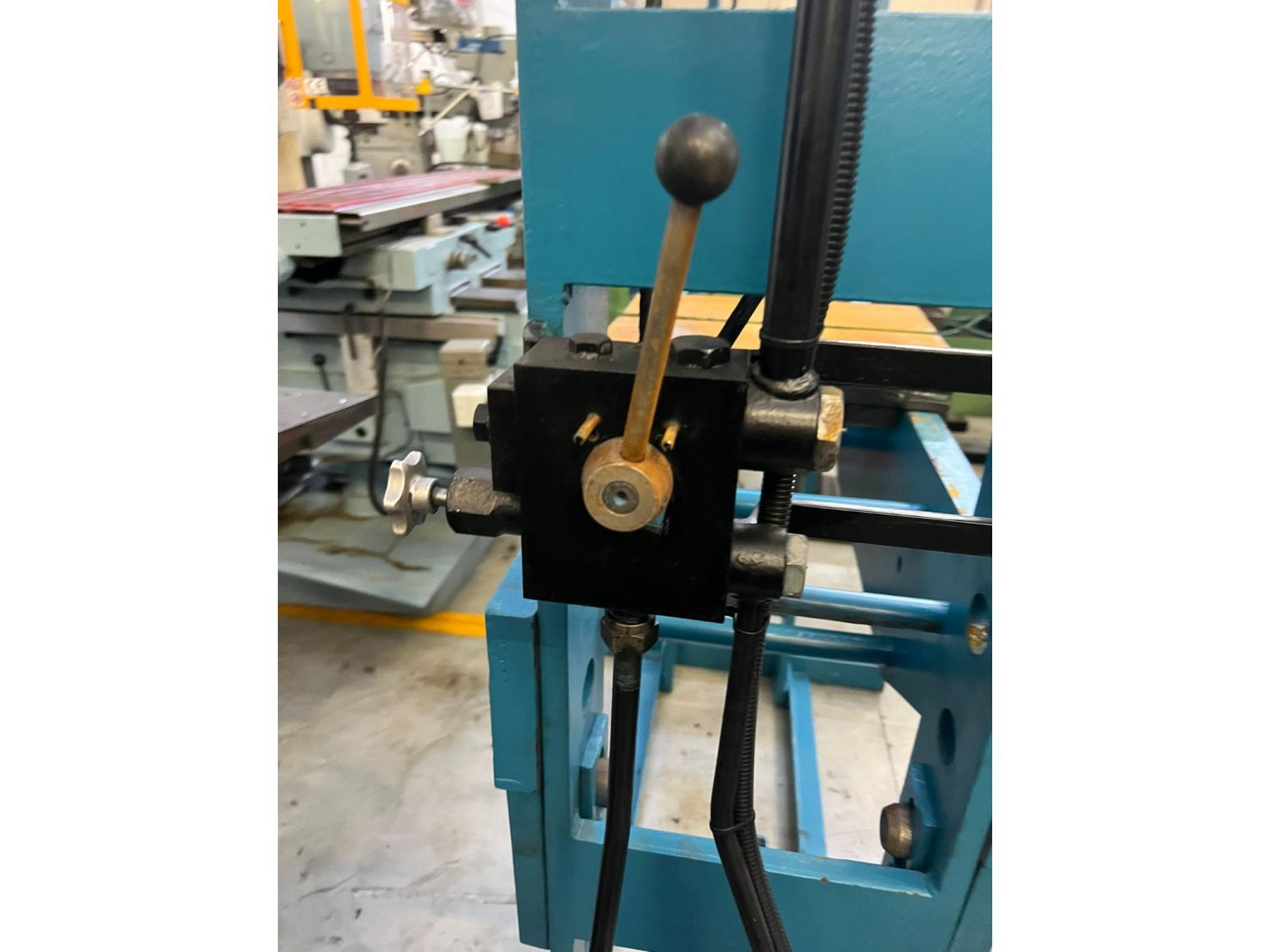 PRESSA PER OFFICINA 100 TON