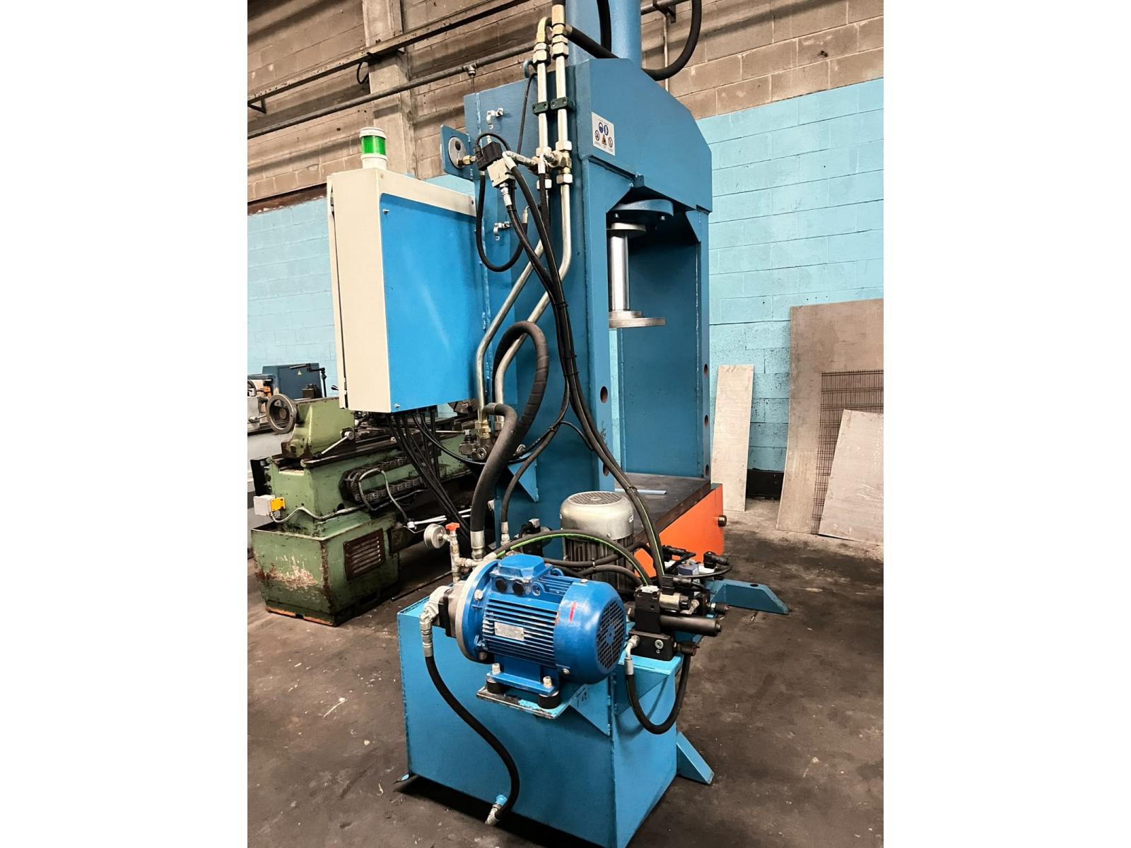 PRESSA PER OFFICINA CMP 180 TON