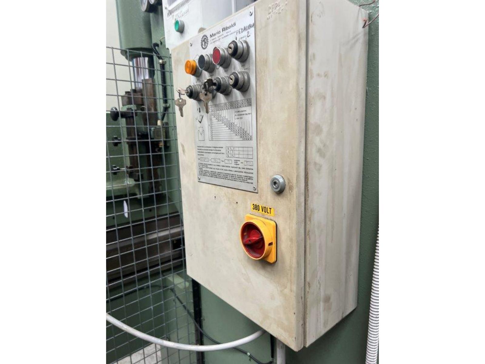 Pressa piegatrice  6000 x 80 ton mario riboldi