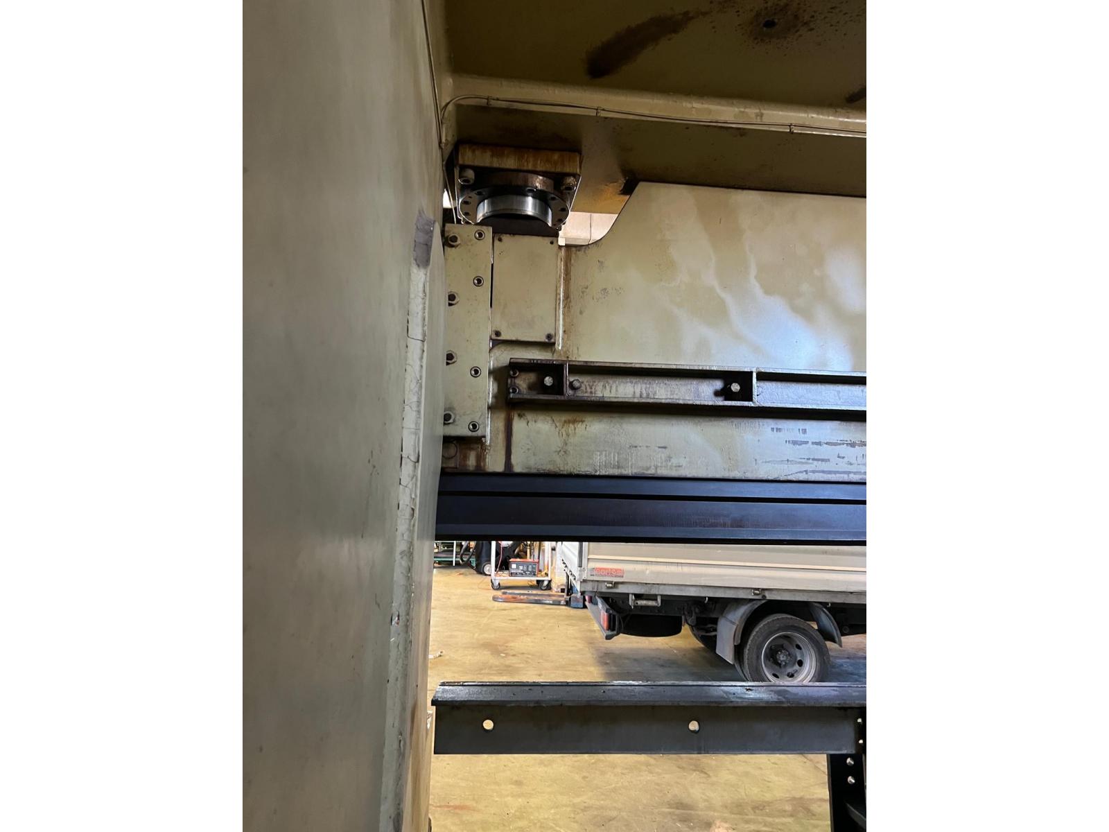 PRESSA PIEGATRICE FARINA 320/60 DA 6050 MM