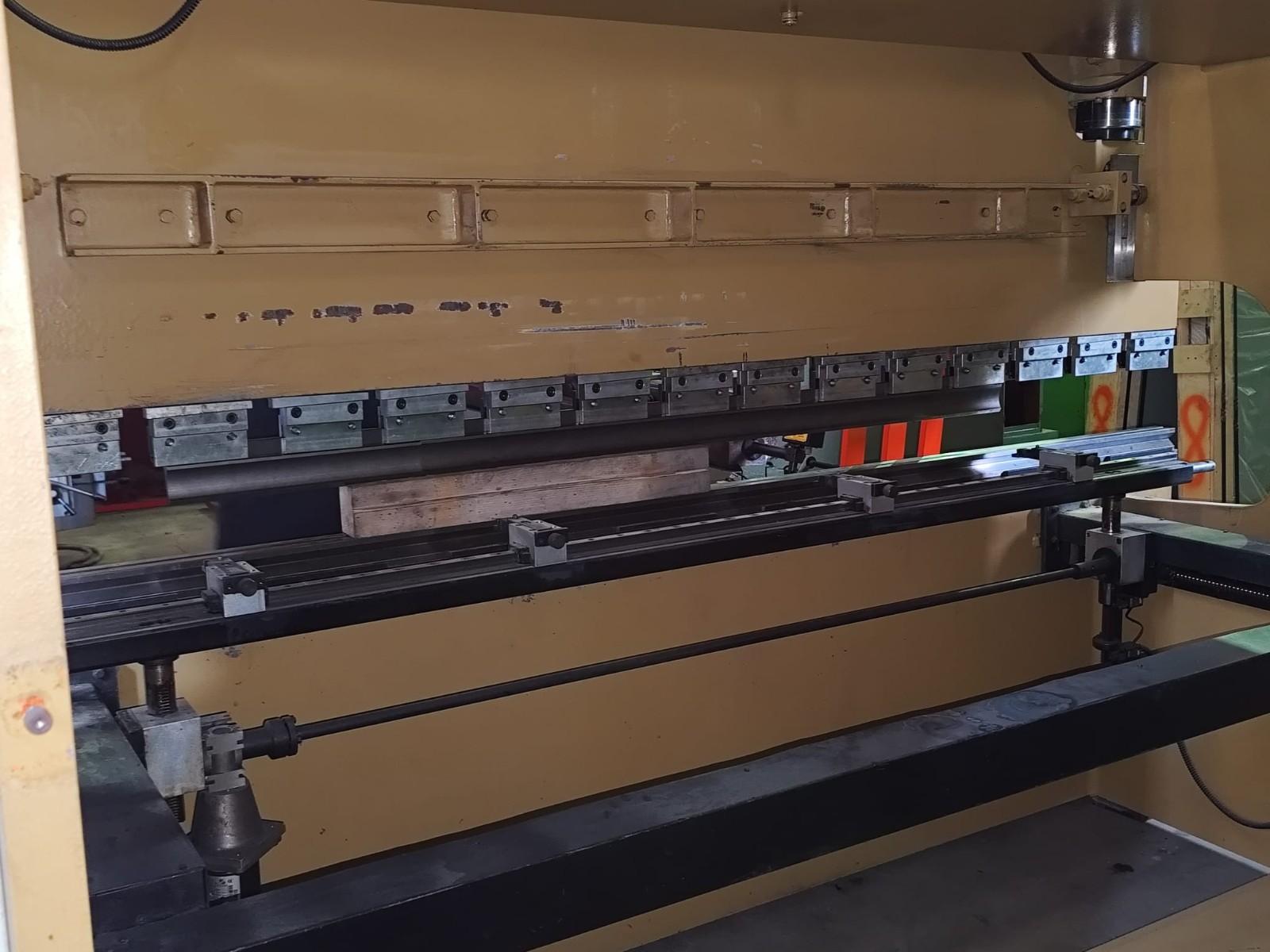 PRESSA PIEGATRICE FARINA da 80 Ton x 3 mt.