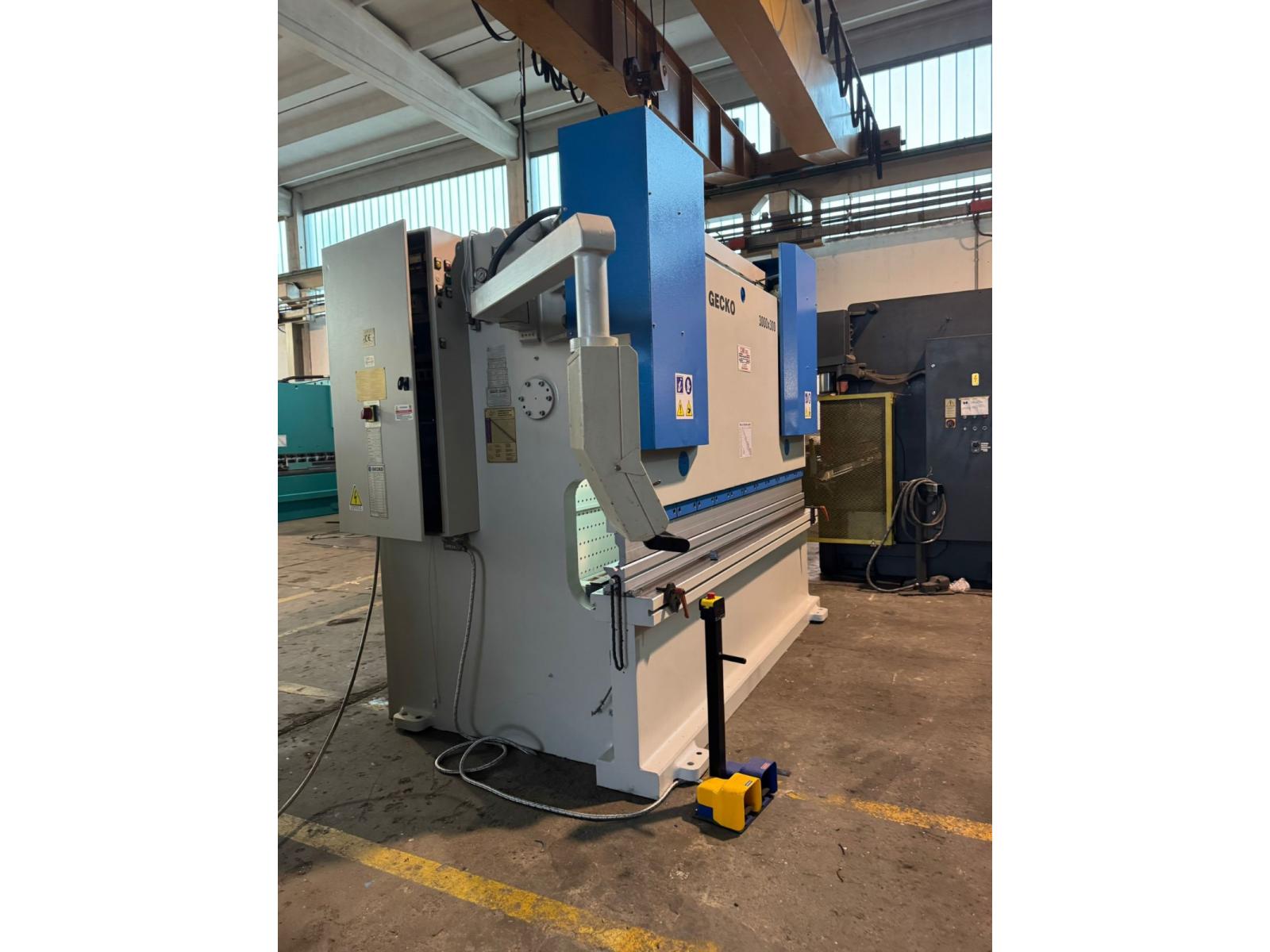 PRESSA PIEGATRICE GEKO  3000x300 TON