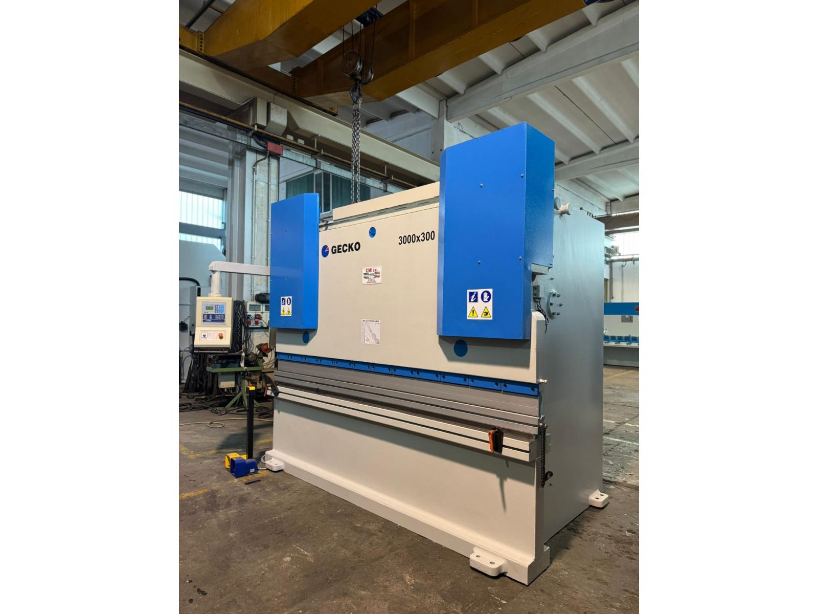 PRESSA PIEGATRICE GEKO  3000x300 TON