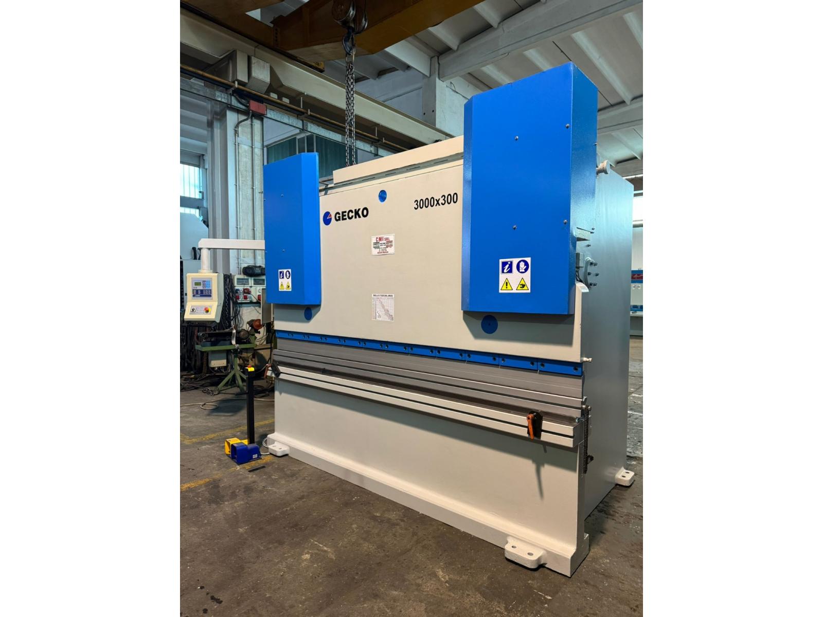 PRESSA PIEGATRICE GEKO  3000x300 TON