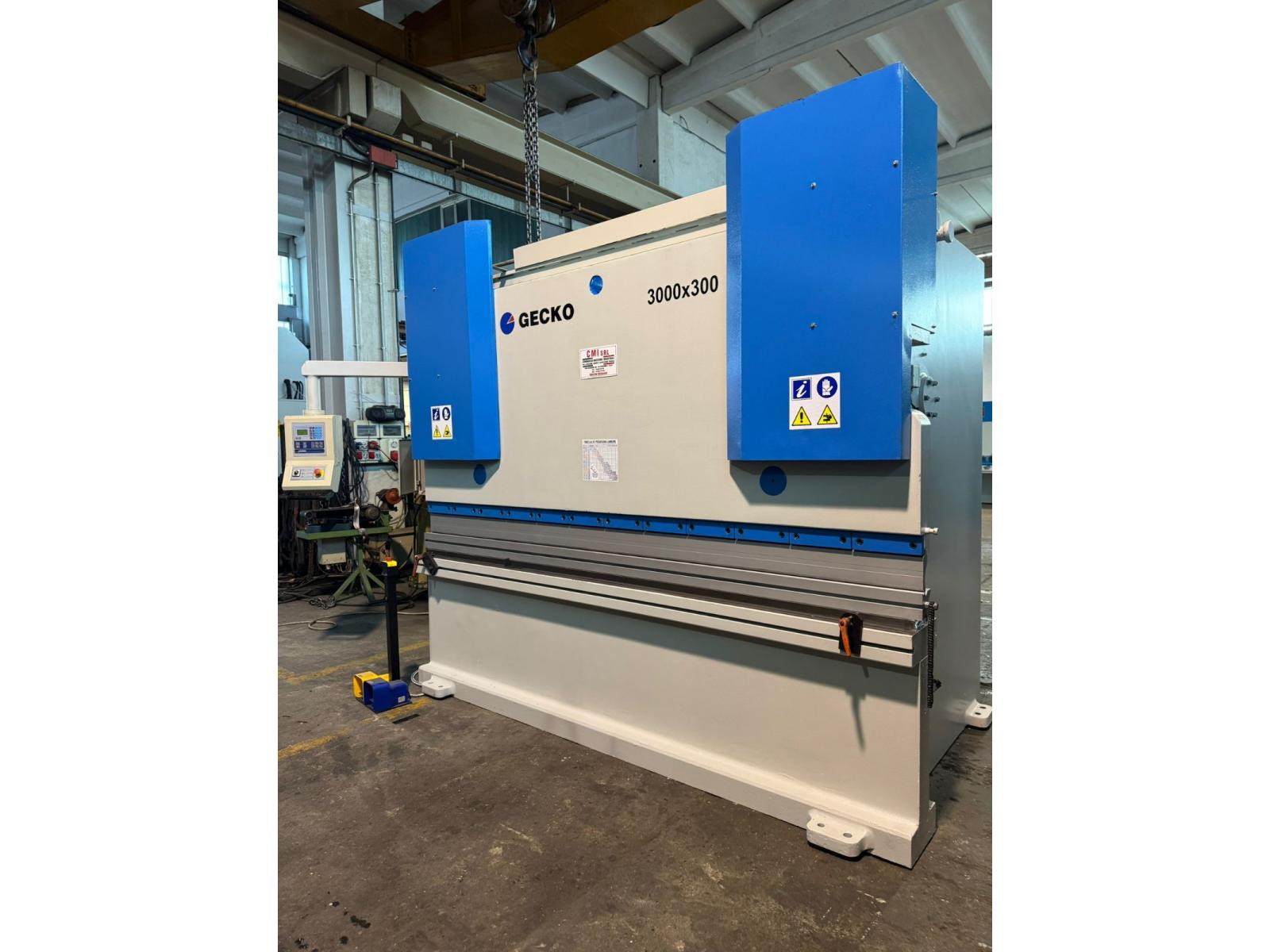 PRESSA PIEGATRICE GEKO  3000x300 TON