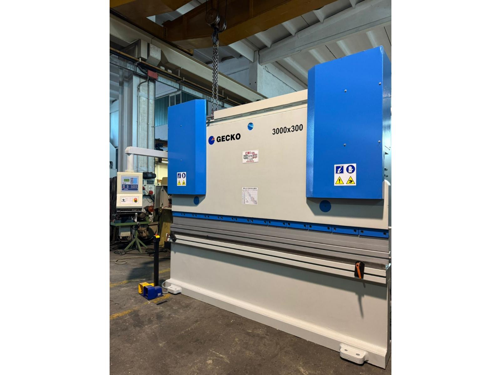 PRESSA PIEGATRICE GEKO  3000x300 TON