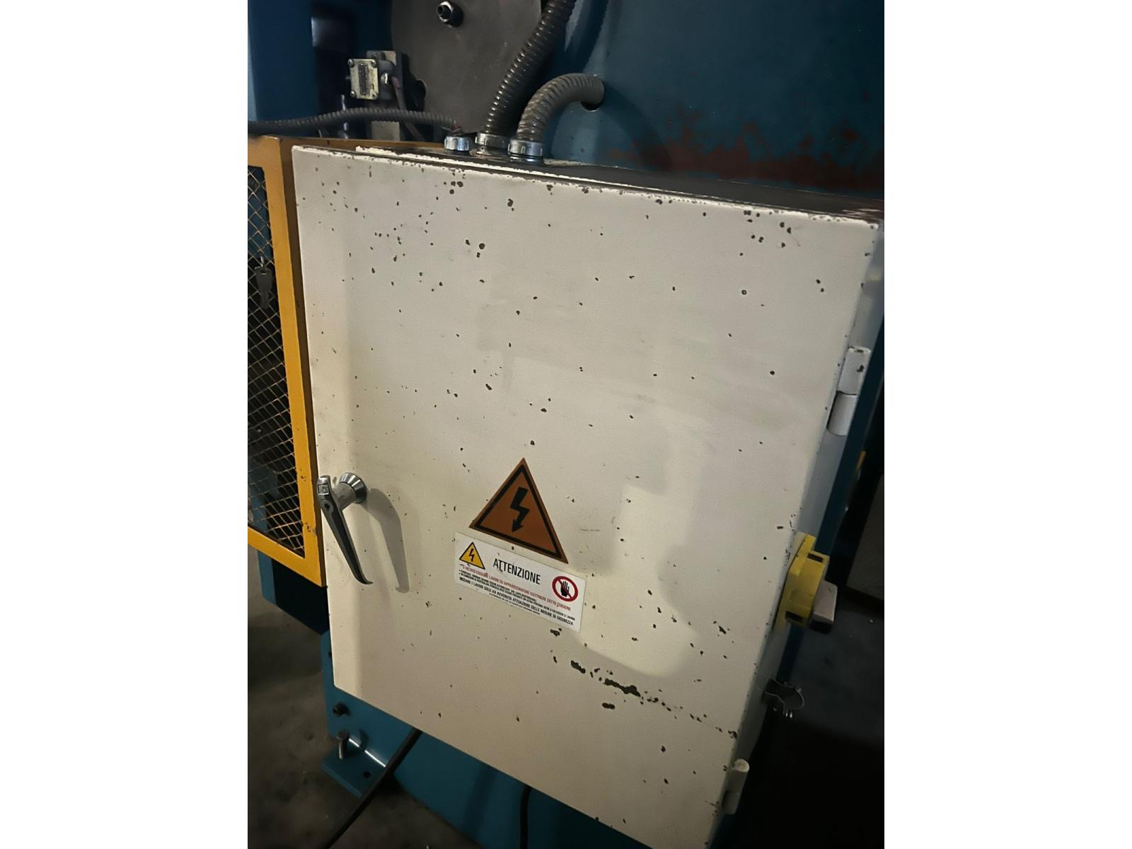 PRESSA PIEGATRICE MAFAT