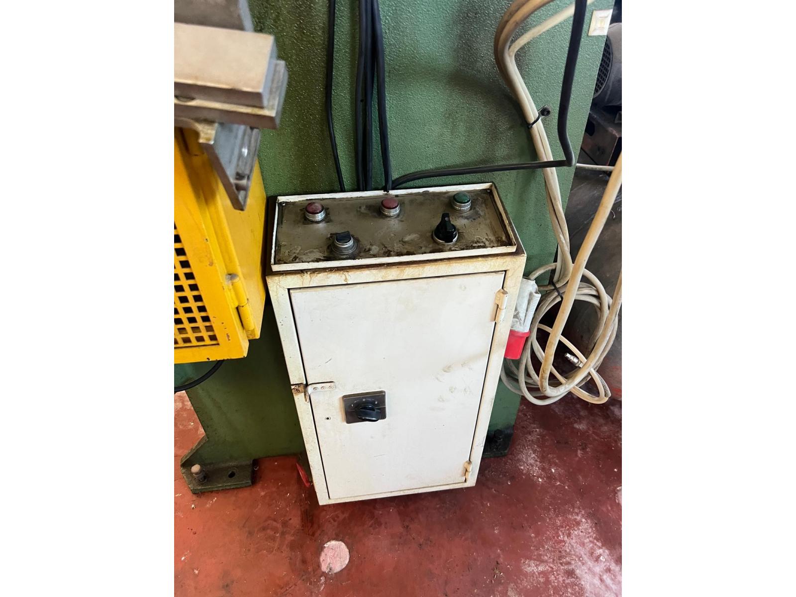 PRESSA PIEGATRICE MECCANICA