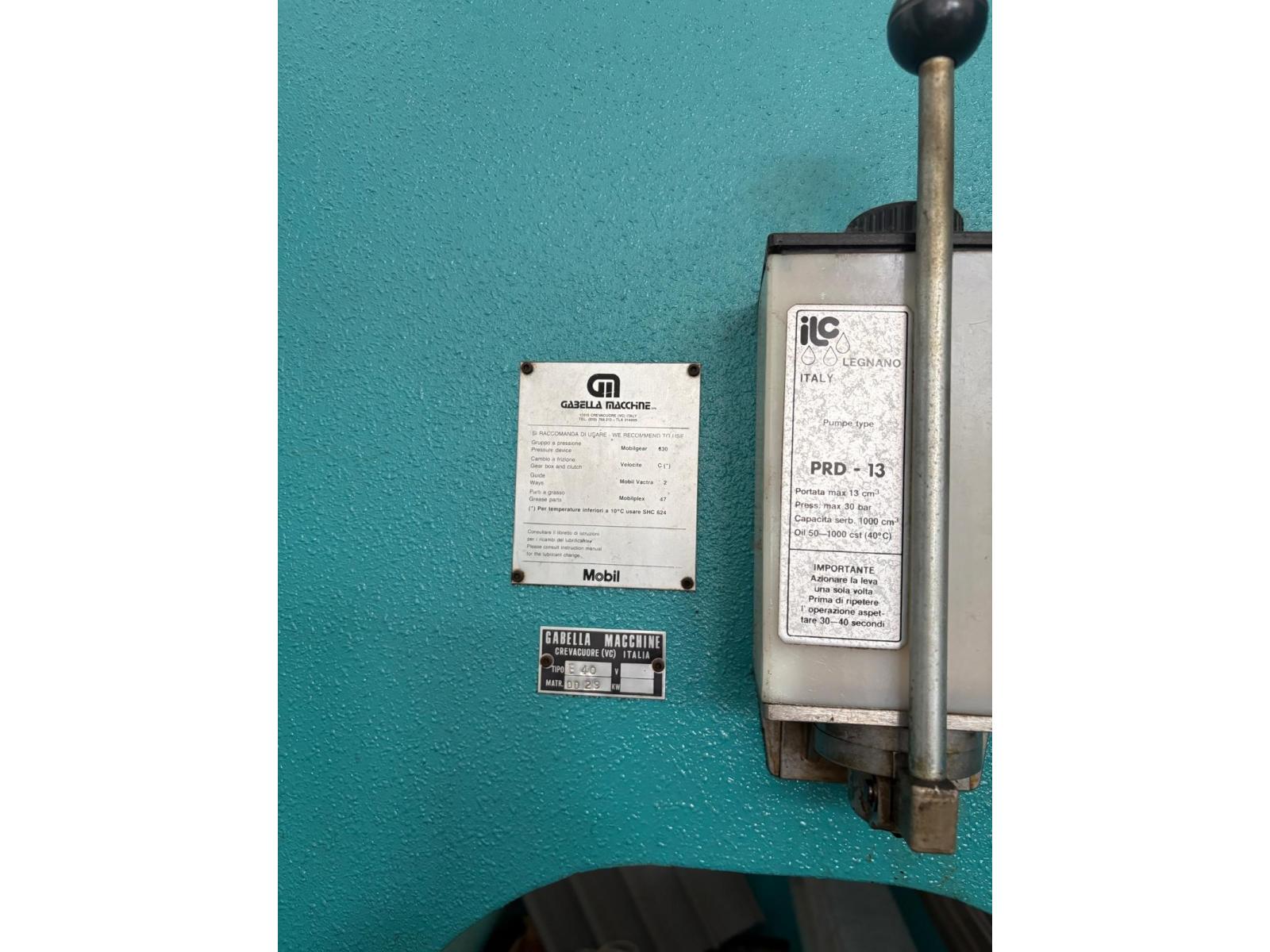 PRESSA PIEGATRICE PER LATTONERIA 8 MT