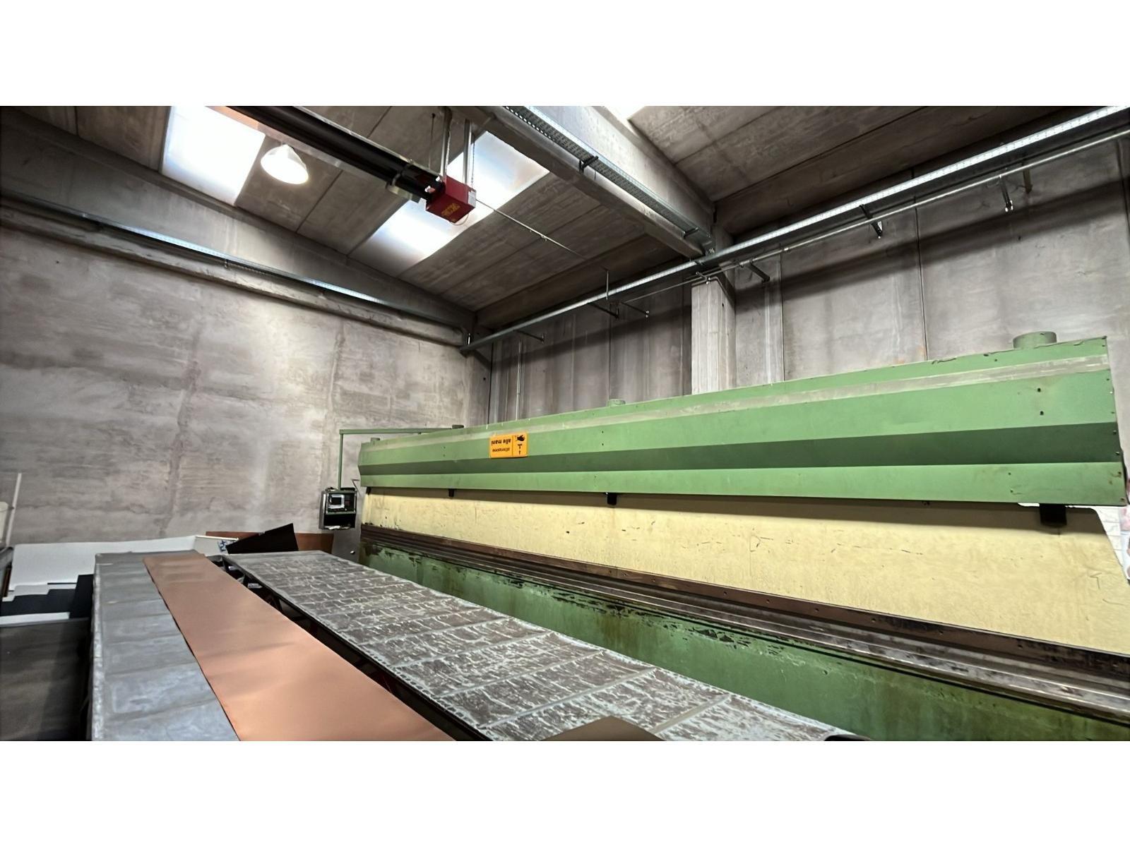 PRESSA PIEGATRICE PER LATTONERIA 8 MT